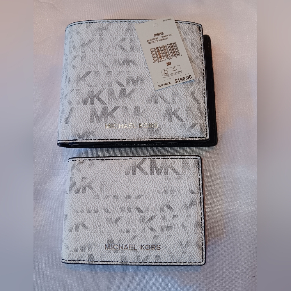 Michael Kors White and Black Wallet Set - Picture 7 of 8